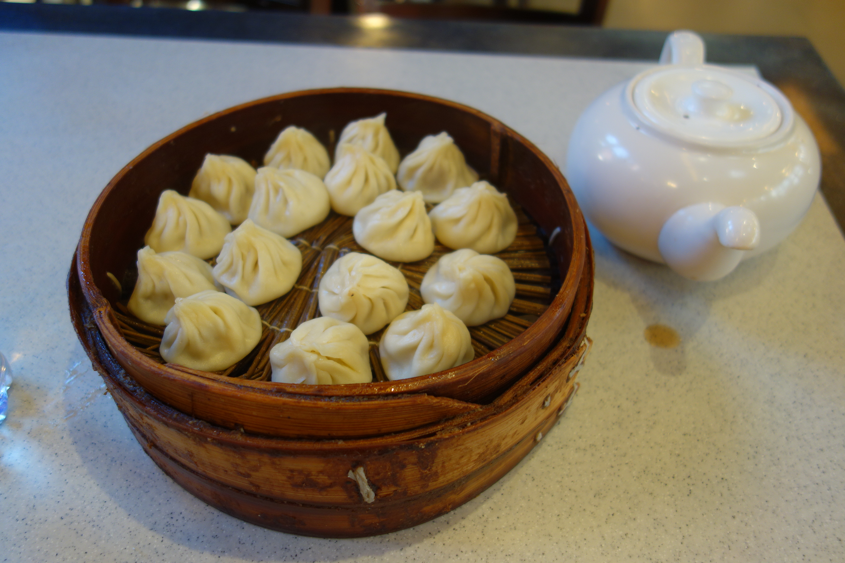 16 dumplings for 20 yuan (~$3). The teapot is full of vinegar.