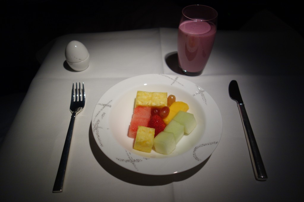 Fruit plate and smoothie