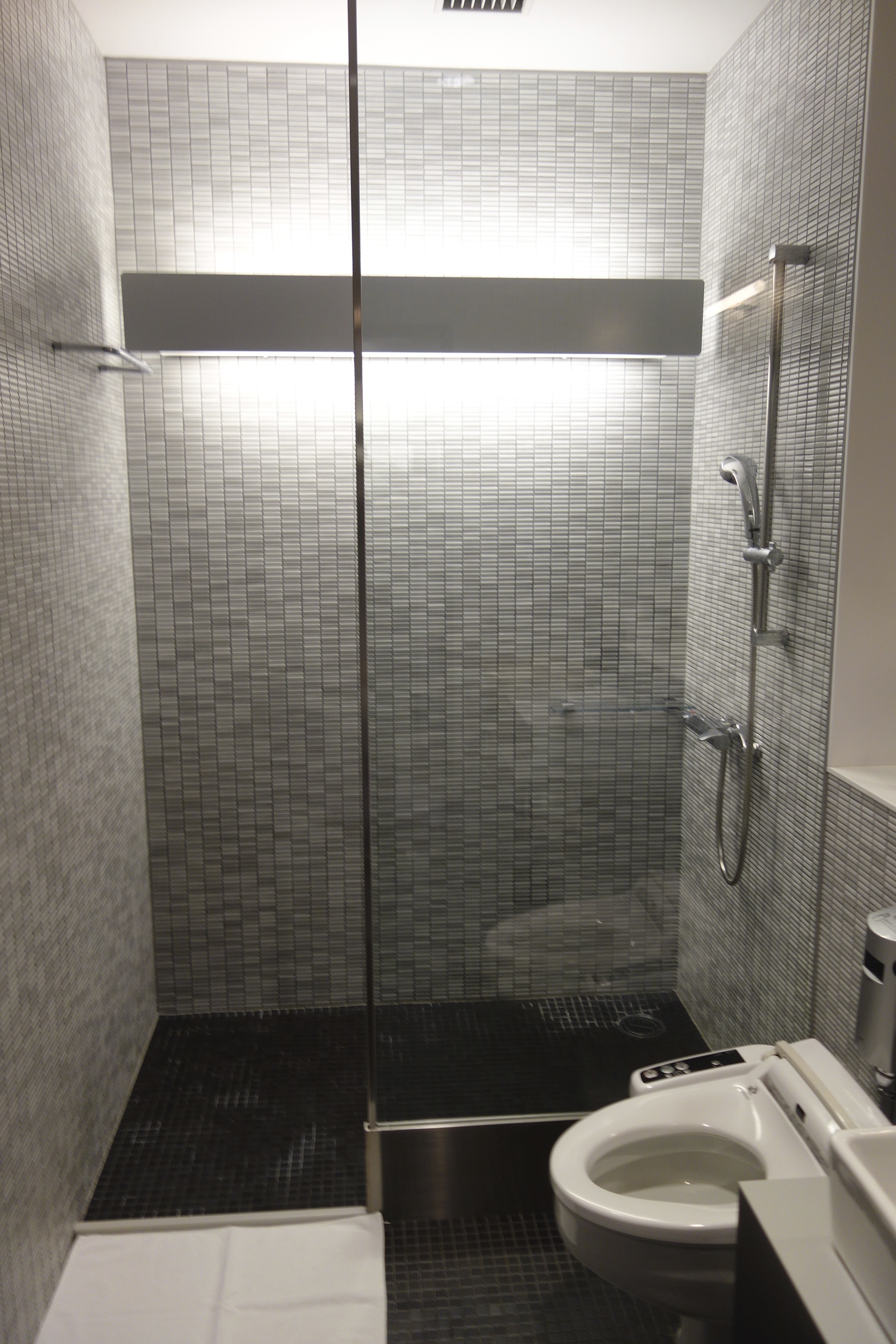 Shower room with Shiseido amenities provided
