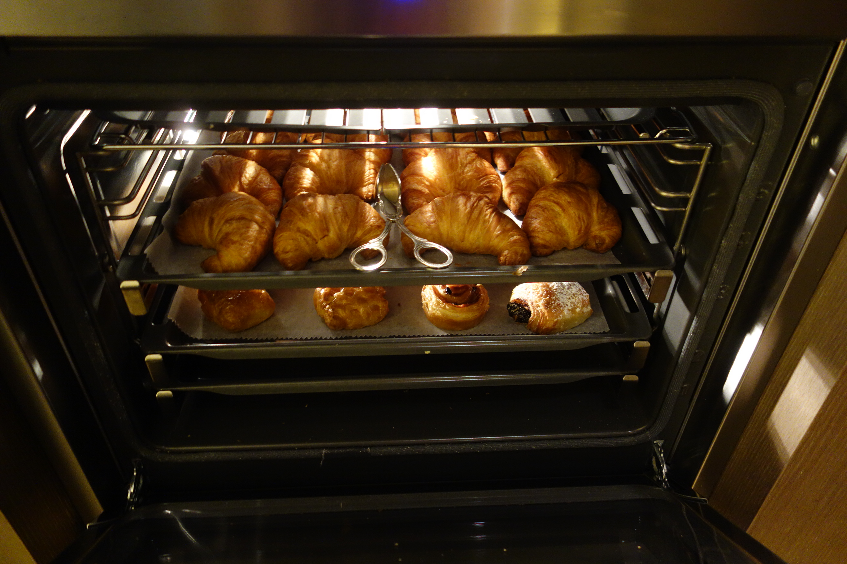 Warming ovens for pastries
