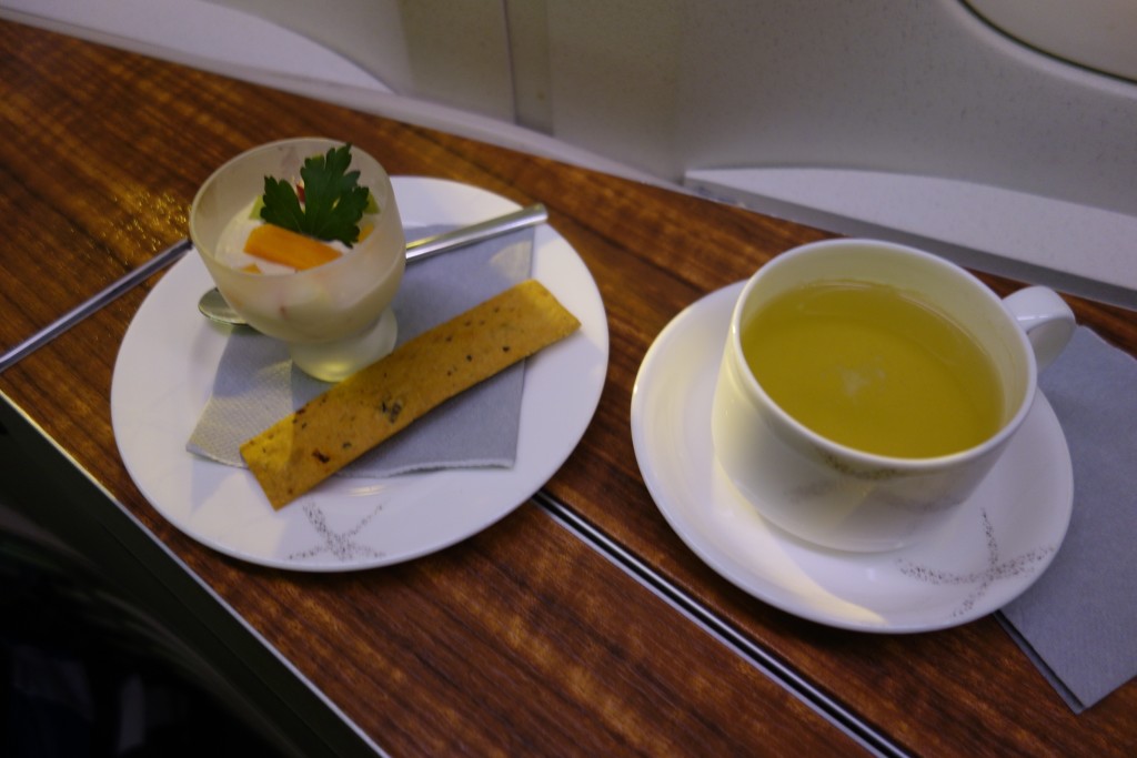 VGML appetizer of hummus with vegetables and some tea